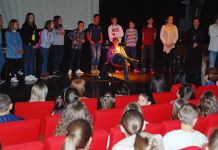 Osnovci odigrali predstavu „Prijatelj“