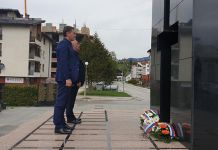 Položeno cvijeće na spomenike stradalima