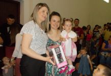 Učestvovala 101 beba rođena između dva Vidovdana