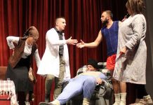Studentska pozorišna trupa igrala za brucoše i malu Helenu