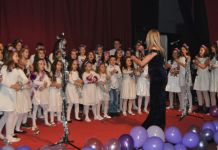 Novogodišnji koncert dječijeg hora „Zvončići“ – ulaznica slatkiši