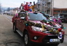 Sveti Nikola u kočiji prošao ulicama i darivao djecu