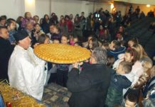 Obavljeno lomljenje česnice sa tri zlatnika