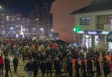 Više hiljada Fočaka u litiji podrške Srbima u Crnoj Gori