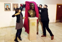 Učenici podigli bistu profesoru matematike Miću Mašiću