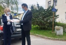 Od  Ambasade Austrije 10 tablet računara za socijalno ugrožene učenike