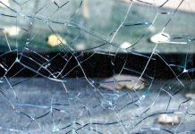 U Istočnoj Ilidži polupani portali na poslovnom prostoru