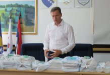 Osnovcima podijeljena 94 kompleta udžbenika