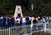 Služen parastos za 42 ubijena srpska civila i vojnika na Papratnoj njivi