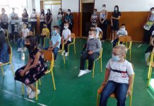 Za prvačiće ruksaci, školski pribor i pamučne maske