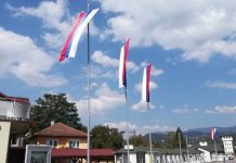 Grad okićen zastavama