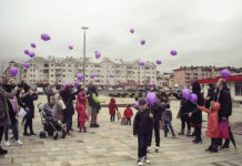 Sa Trga Republike Srbije pušteni ljubičasti baloni