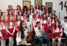 Hor zvorničke Osnovne muzičke škole nastupa sa pjesmom „Vjeruj u ljubav“