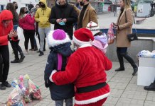 Podijeljeno 330 novogodišnjih paketića