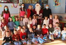 Mališanima podijeljeno 150 novogodišnjih paketića