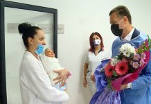 Katić i Jugović darivali prvorođene bebe u 2021. godini