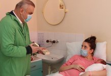 Stevanović uručio zlatnik prvorođenoj bebi