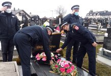 Odata počast poginulim policajcima