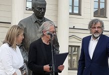 Peteru Handkeu uručena „Velika nagrada Ivo Andrić“