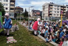 Bijeljinski glumci odigrali predstavu „Pepa prase“ za najmlađe
