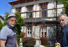 Zgradu opštine krasi sunčani sat