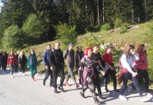 Hodočasnici pješačili do manastira u Knežini