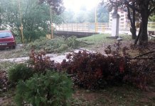 Grad pričinio veliku štetu, stradali malinjaci