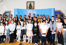 Stevanović sa vukovcima i učenicima generacije