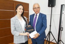 Nagrade đaku generacije Sari Ristić i odličnim učenicima