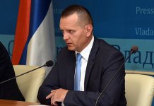 Uhapšeno lice sa potjernice i tri policijska službenika