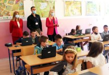 Trivić: Konačno lakšе đačkе torbе