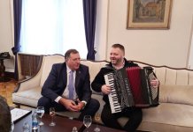 Dodik sa harmonikašem u zgradi Predsjedništva pjevao poznate srpske pjesme