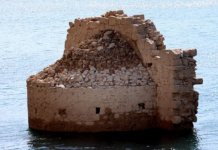 Izronile zidine starog srpskog manastira kod Knina