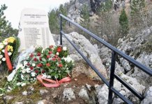 Otkrivena spomen-ploča Srbima ubijenim na Kazanima