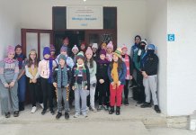 Penzionerka iz Istočnog Novog Sarajeva poklonila kape i šalove djeci iz sela Banje