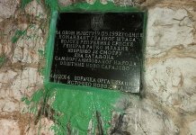 Ćosić: Političko Sarajevo odgovorno za skrnavljenje spomen-ploče