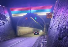 Ulaz u tunel Kalovita Brda u bojama srpske trobojke