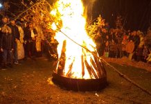 Nekoliko hiljada vjernika oko badnjaka na Romaniji