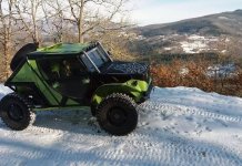 Prvi fočanski automobil na Sretenje na gradskom trgu