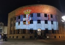 Palata Republike osvijetljena bojama zastave Srbije
