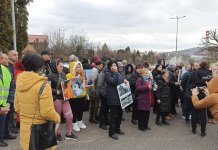 Počeo protest porodica nestalih i poginulih Srba iz srednjeg Podrinja