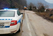 Teško povrijeđen vozač kamiona