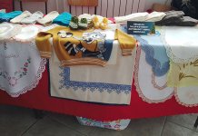 Na Osmomartovskom bazaru rukotvorine i ukrasni predmeti