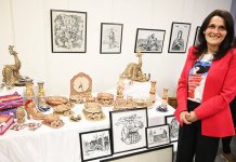 Uz pomoć rapidografa Mirjana stvara slike