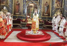 Patrijarh Porfirije osveštao sveto miro