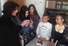 Osnovci obradovali sugrađane „Vaskršnjim radostima“