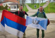 Dva hodočasnika sa Han Pijeska na putu ka manastiru Ostrog