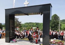 Osveštan spomenik u Mokrom