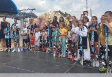 Podijeljena 24 para skija