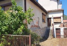 Porodici Manojlović kupljena stara kuća, potrebna rekonstrukcija